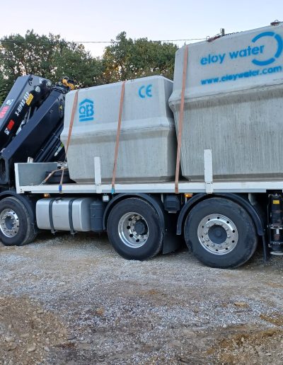 Deux micro-stations d'épuration, livraison avec camion.