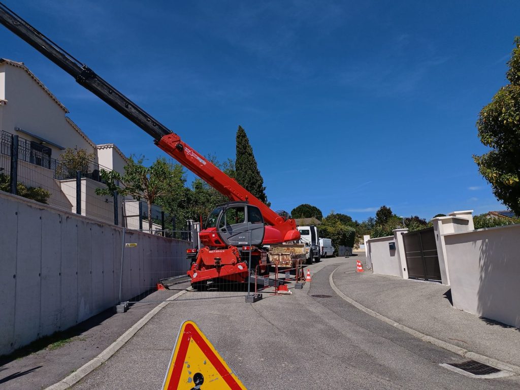 Grue téléscopique - Travaux publics autour de Montélimar Grue téléscopique - Travaux publics autour de Montélimar