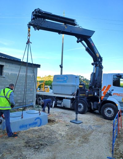 Pose d'une micro-station d'épuration
