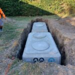 Installation du filtre compact et de la fosse toutes eaux - Chantier à La Laupie, Drôme