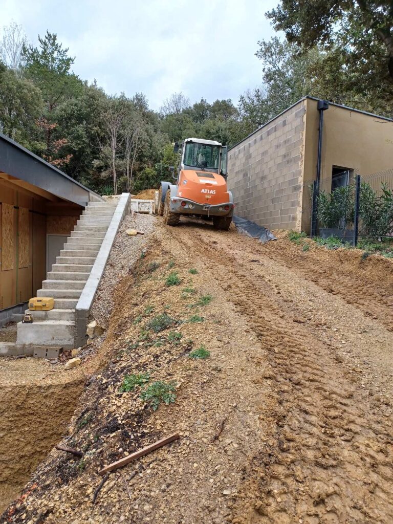 Chantier de terrassement - engin Chassagnon TP