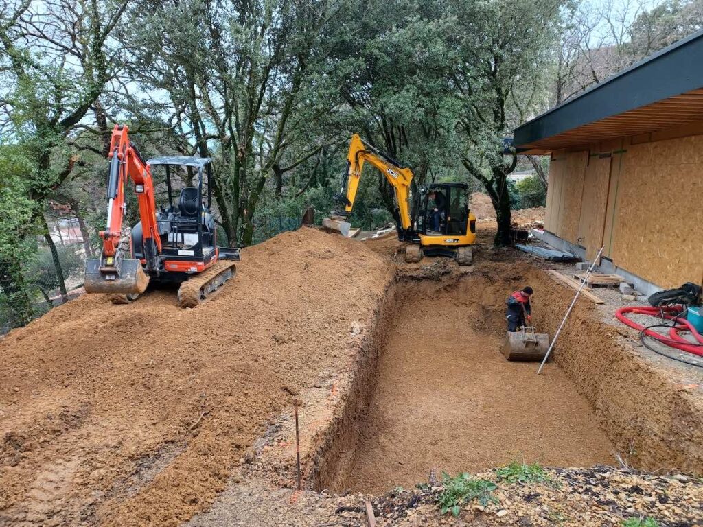 Chantier de terrassement d'une piscine à côté de Montélimar dans la Drôme