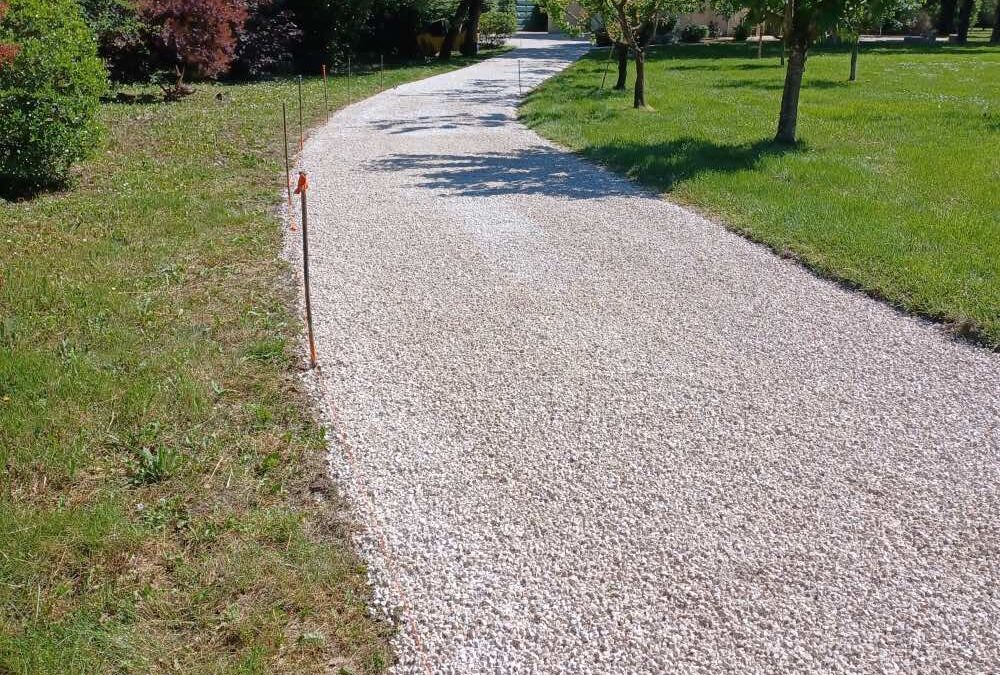 Gravillonnage d&rsquo;une allée de jardin Montélimar