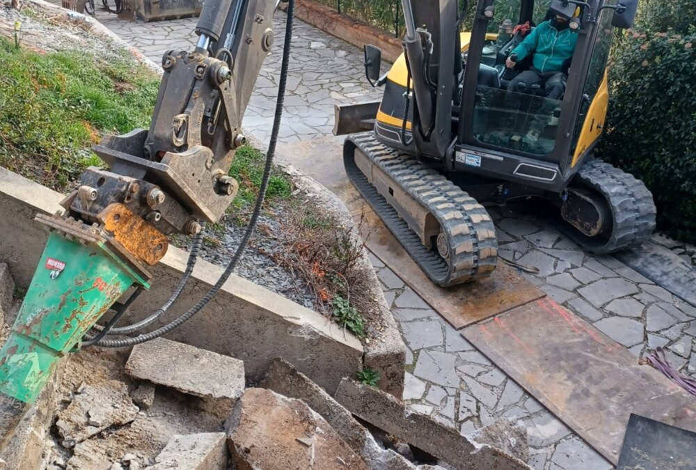 Chantier de démolition d&rsquo;un escalier extérieur près de Montélimar